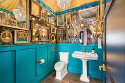 The Songbird-Luxury Penthouse Banker's Alley-Walk to Broadway