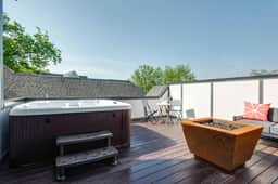 The Presley - Rooftop Hot Tub & Fire Pit with Views