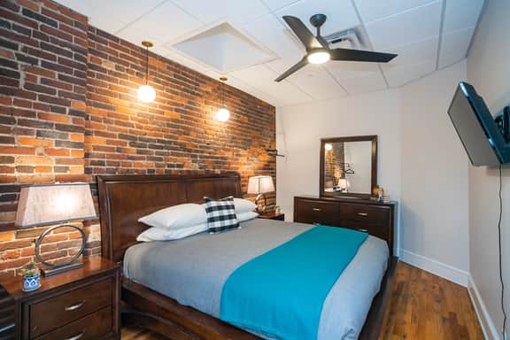 The Library - Music City - Downtown Penthouse