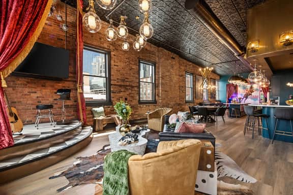 ✨ The Velvet Songbird | Downtown Nashville Luxe Retreat for 24