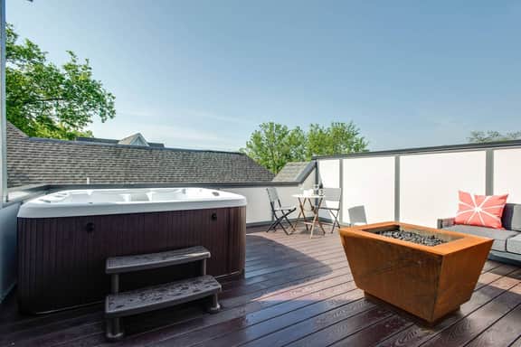 The Presley - Rooftop Hot Tub & Fire Pit with Views